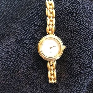 Ladies Gucci gold plated watch. Excellent condition, needs battery